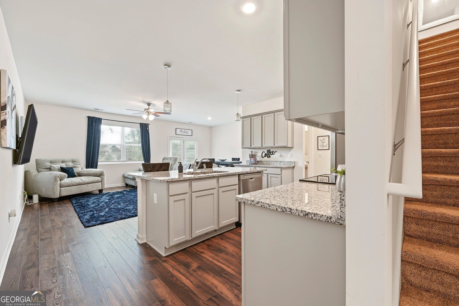 102 Hampton Circle Property Photo 12