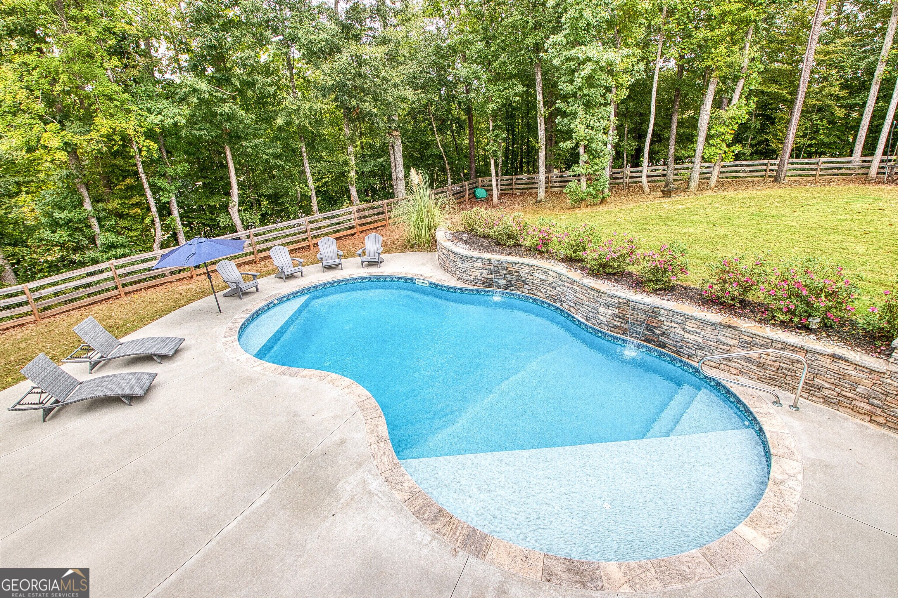 150 Charleston Drive Property Photo 3