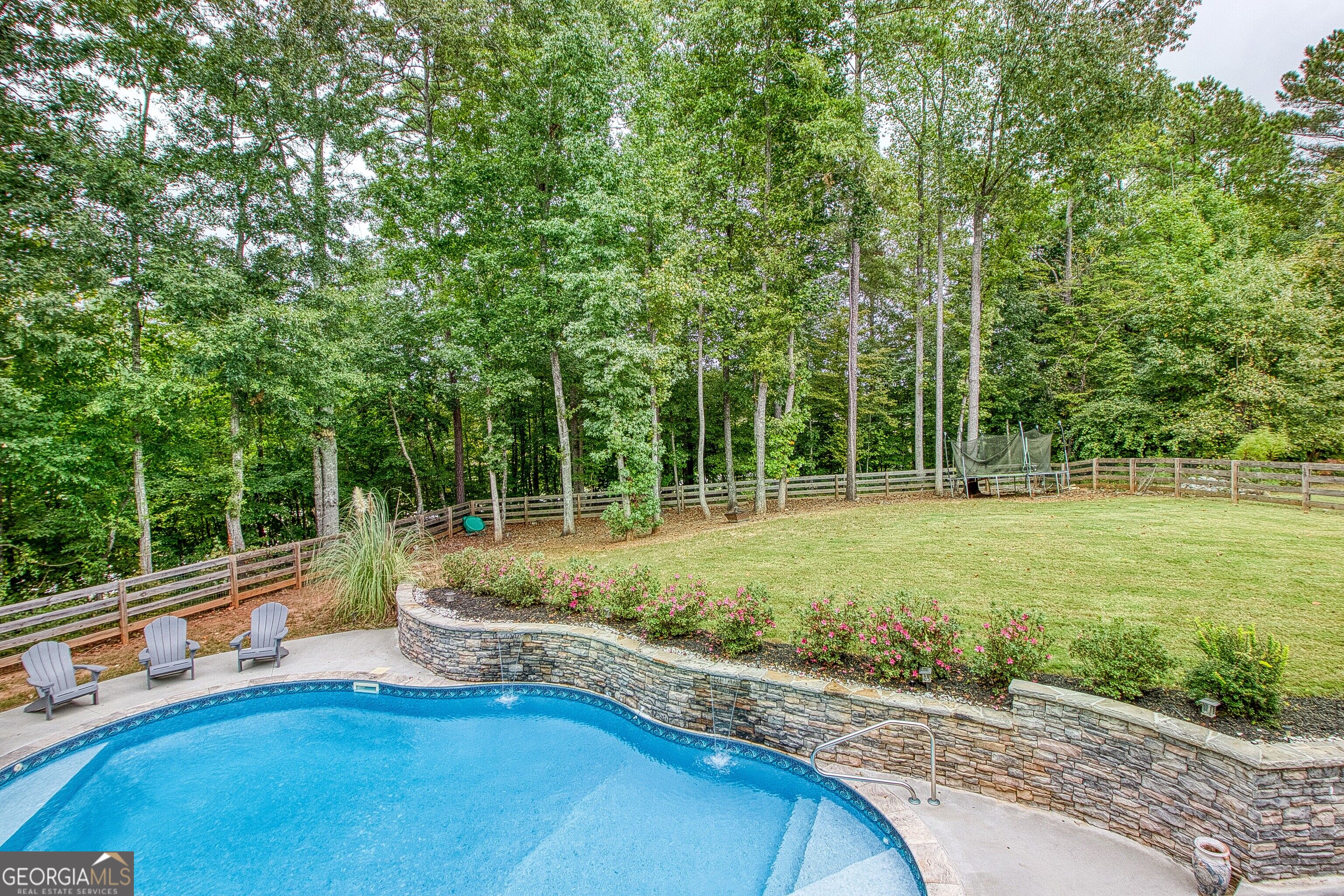 150 Charleston Drive Property Photo 4
