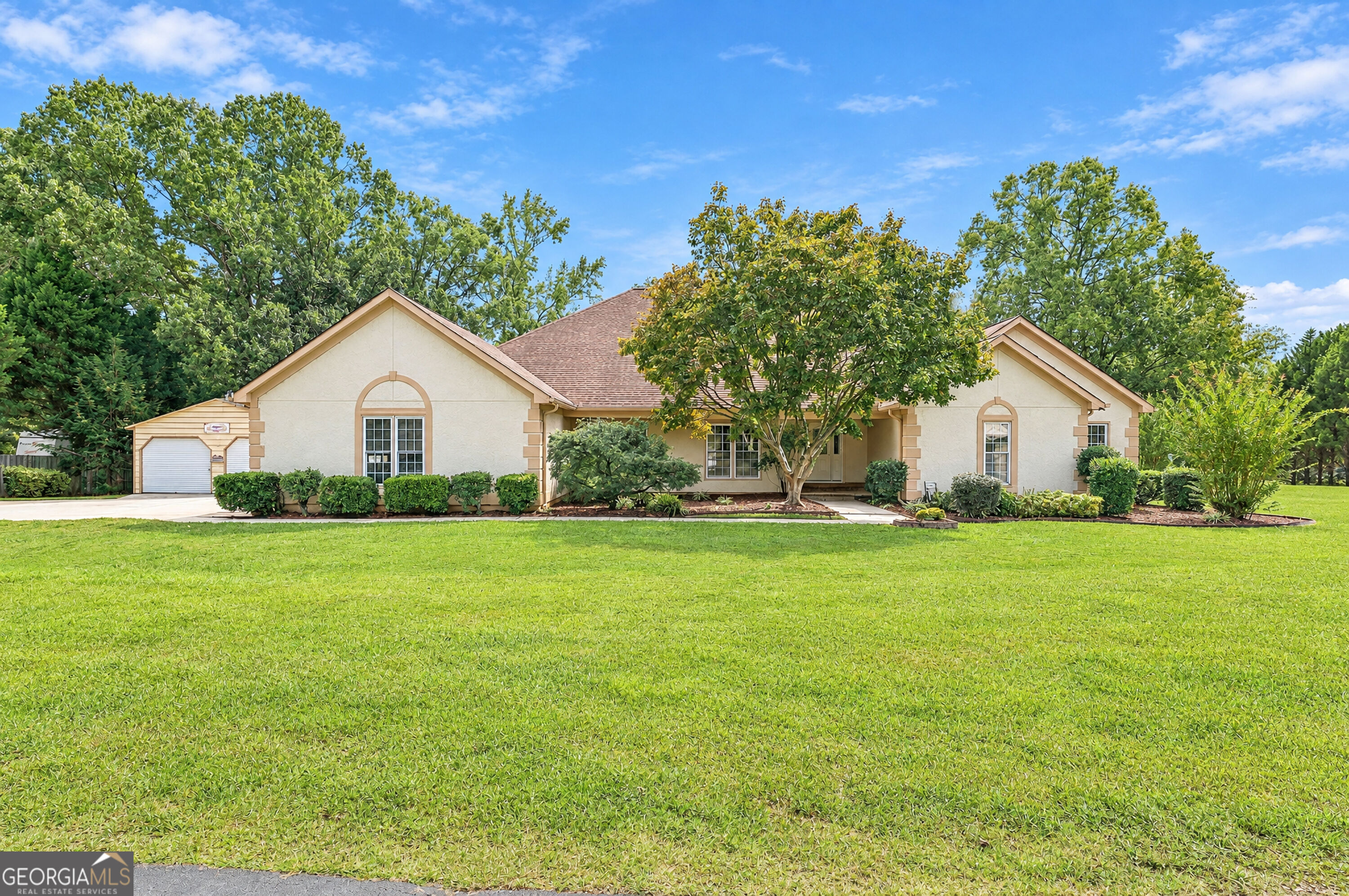 415 W McIntosh Road Property Photo 1
