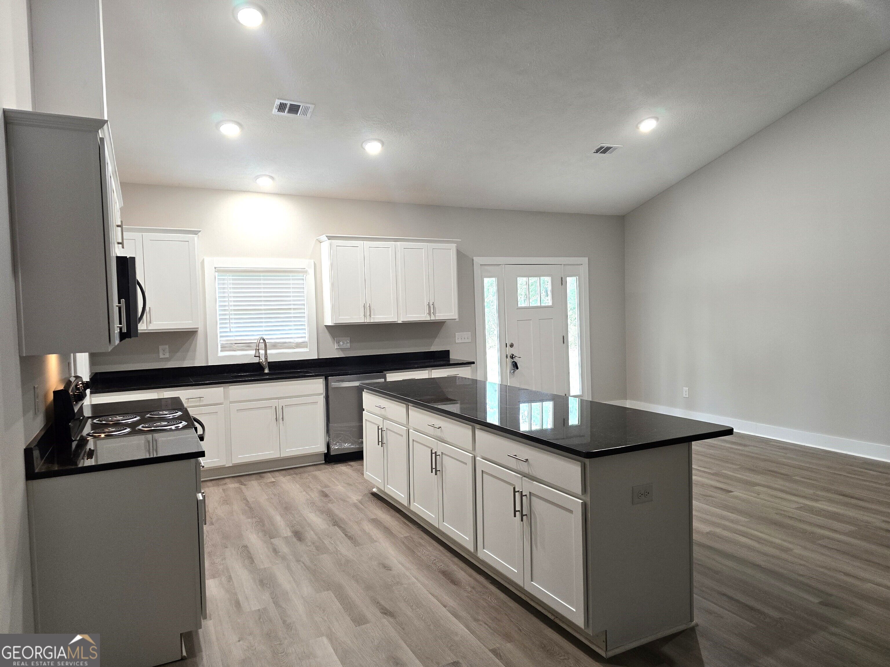 169 E Sheppard Street Property Photo 3