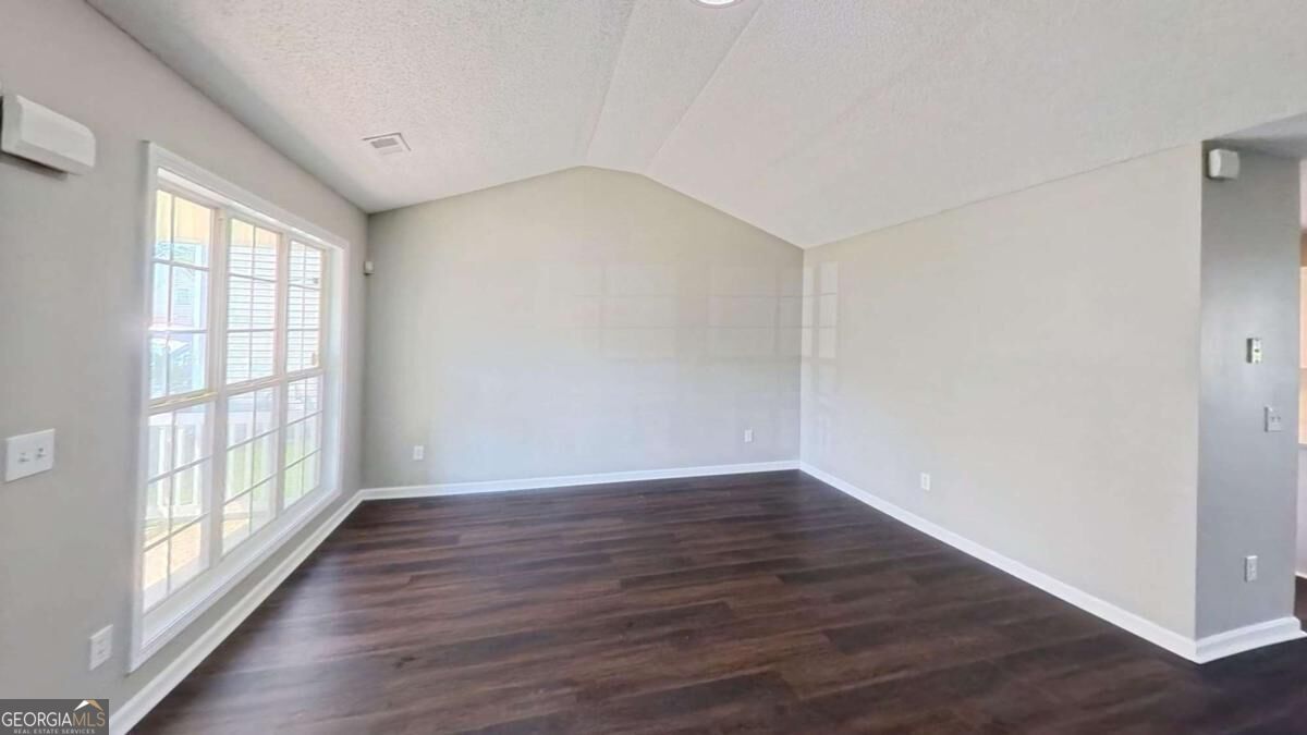 3328 Waggoner Place Property Photo 4