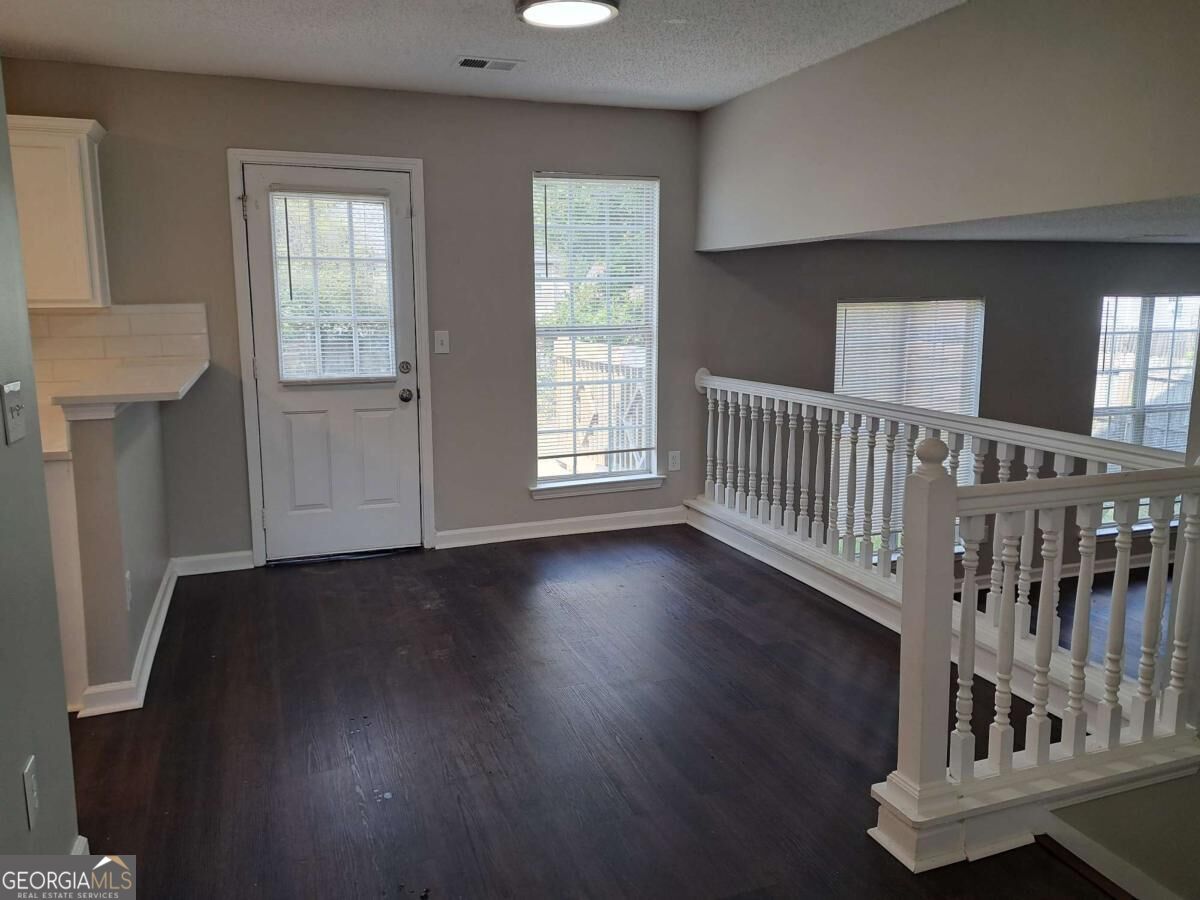 3328 Waggoner Place Property Photo 6
