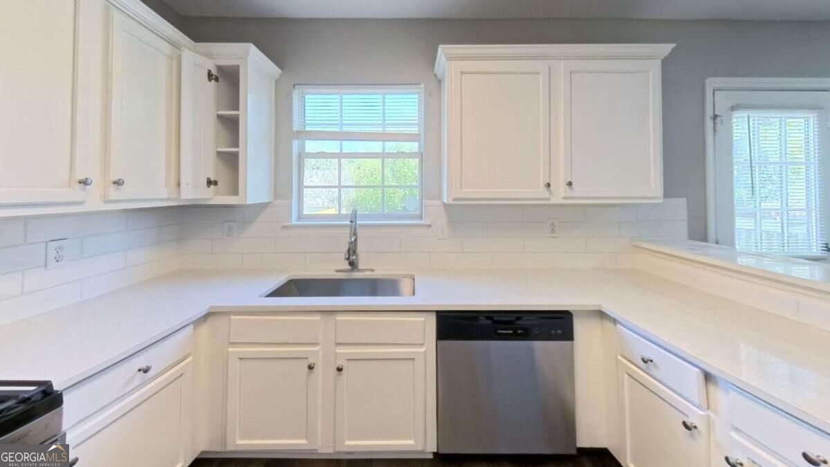 3328 Waggoner Place Property Photo 8