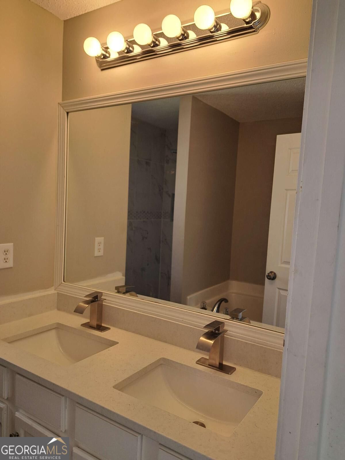 3328 Waggoner Place Property Photo 19