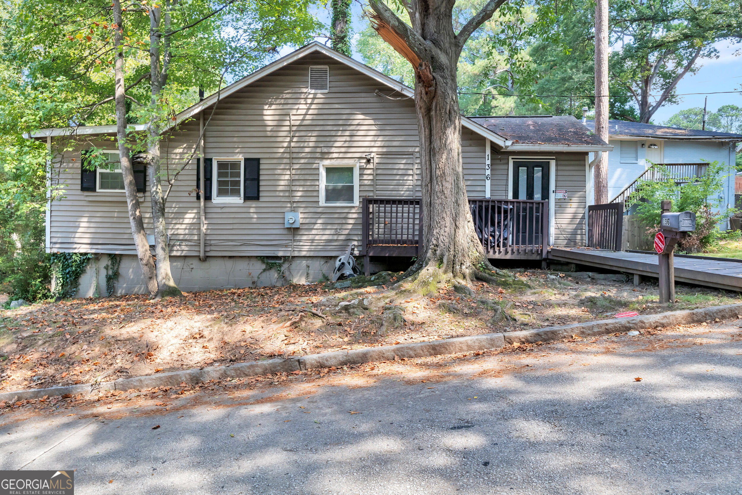 136 Holly Road Property Photo 1