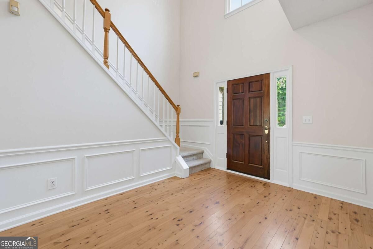 10920 Glenbarr Drive Property Photo 4