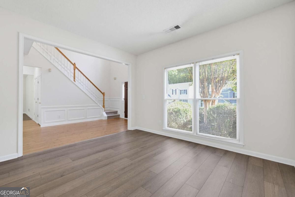 10920 Glenbarr Drive Property Photo 5