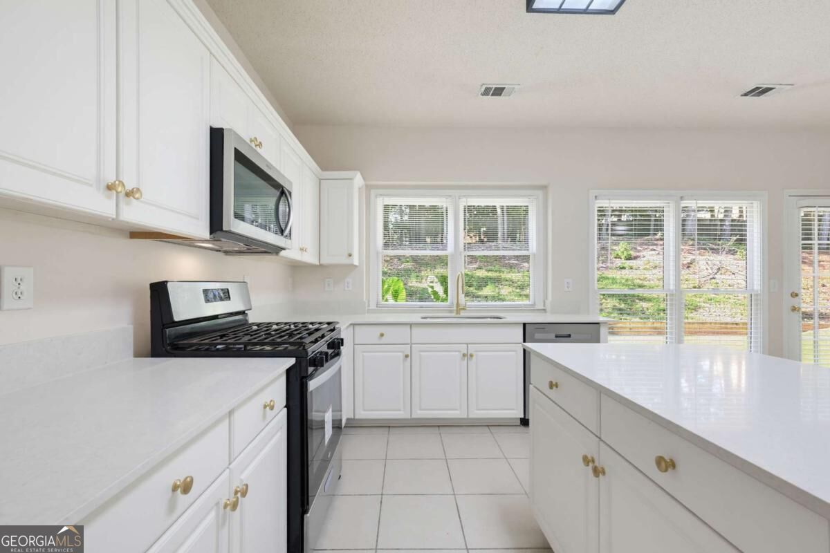 10920 Glenbarr Drive Property Photo 11