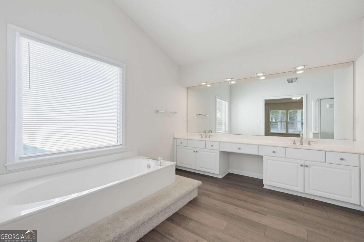 10920 Glenbarr Drive Property Photo 25