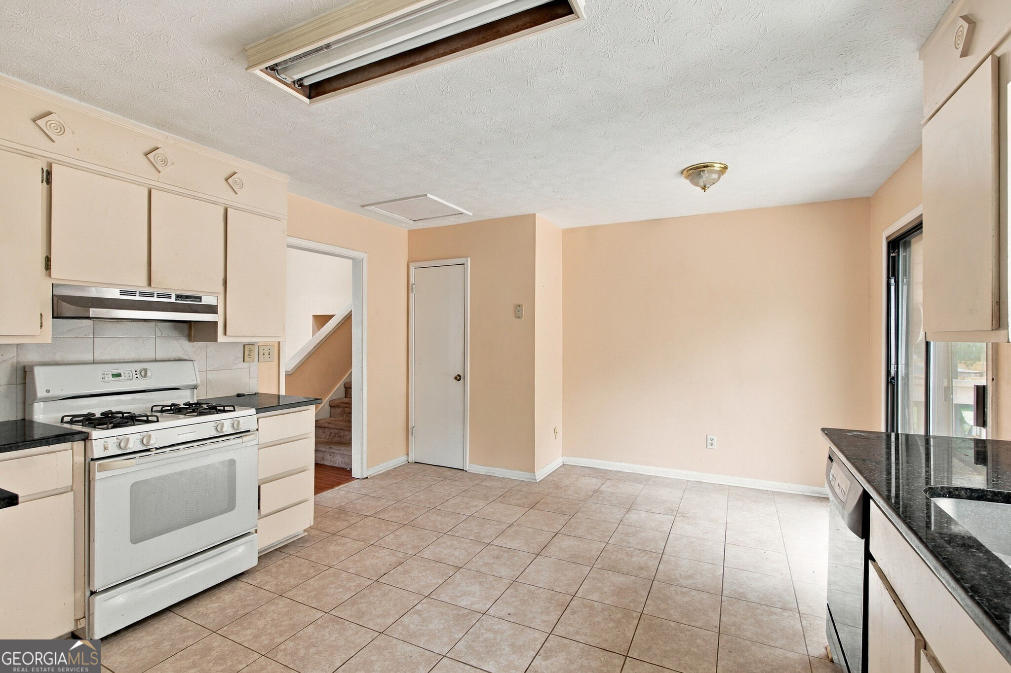 371 Saint Simons Cove Property Photo 4