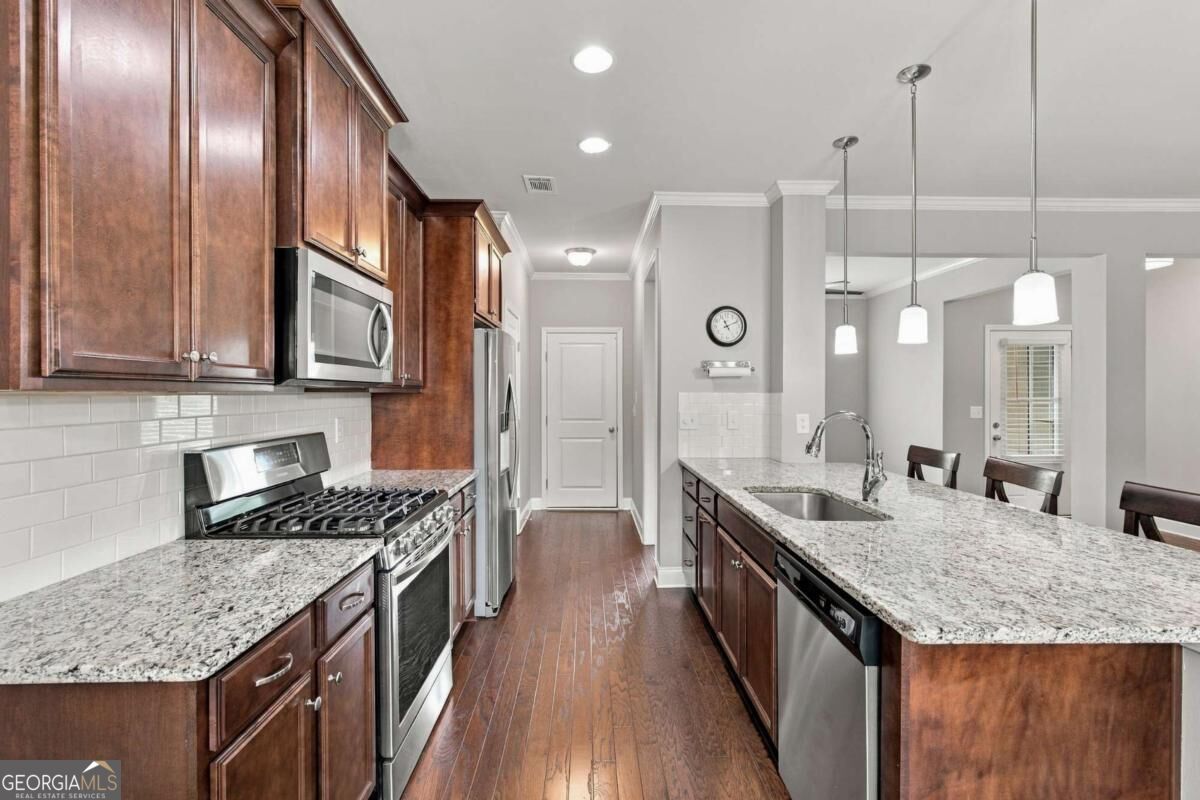 17 Hartwell Lane Property Photo 8