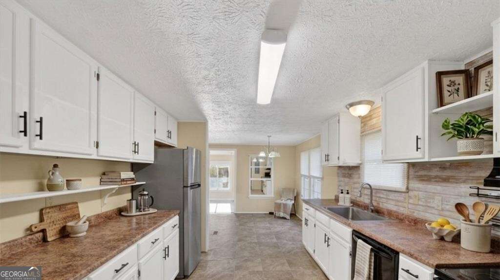 300 Deer Trail Lane Property Photo 3
