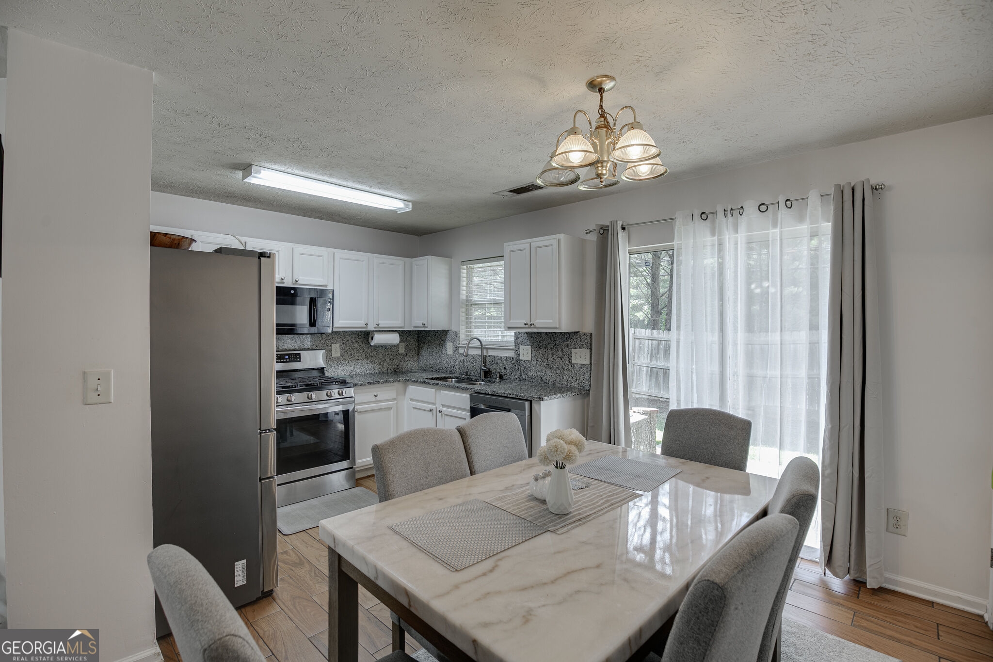 2365 Delfern Drive Property Photo 9