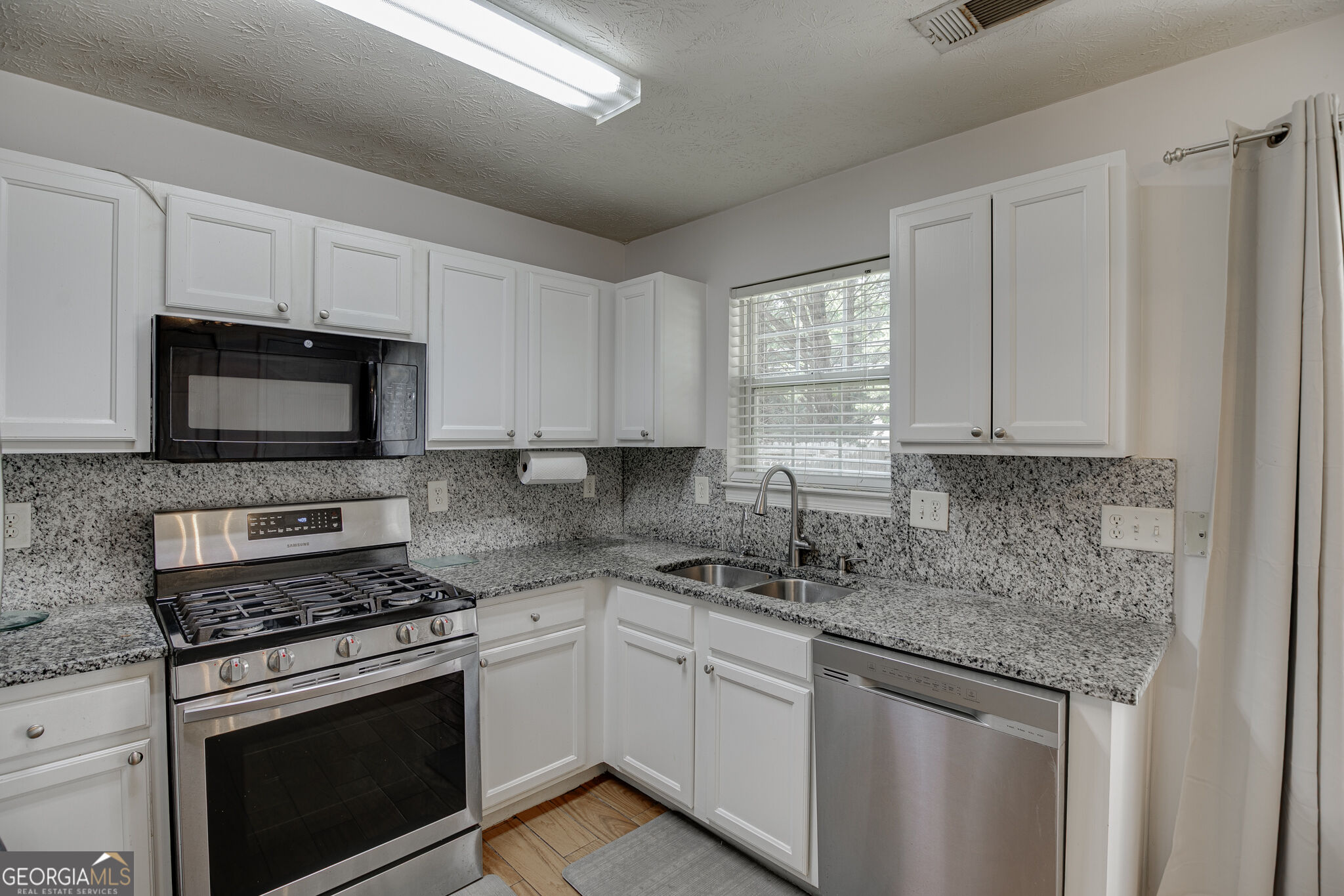 2365 Delfern Drive Property Photo 12