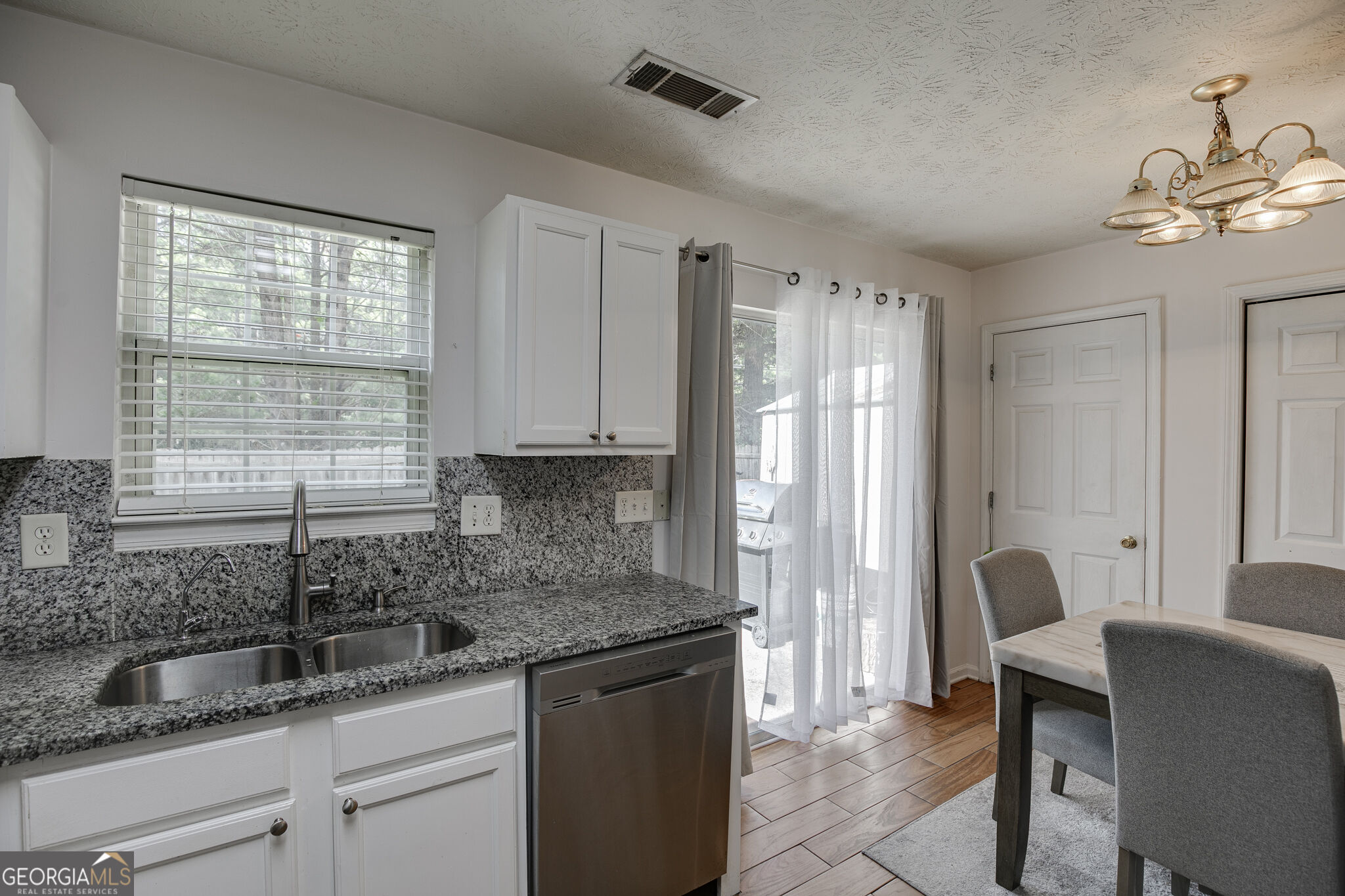 2365 Delfern Drive Property Photo 15