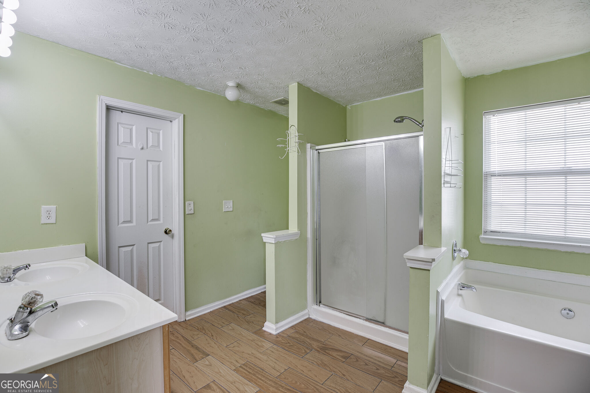 2365 Delfern Drive Property Photo 26