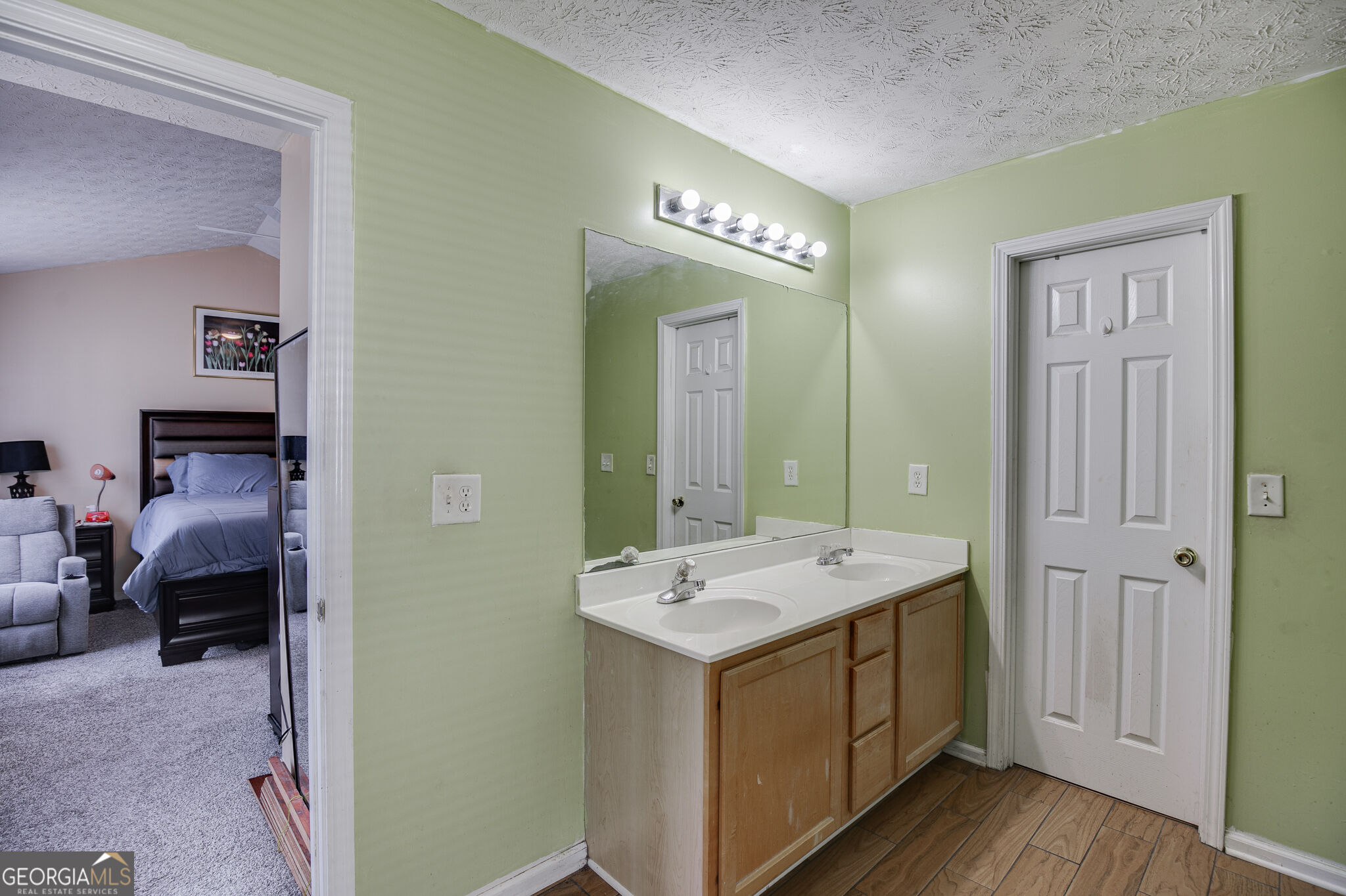2365 Delfern Drive Property Photo 28