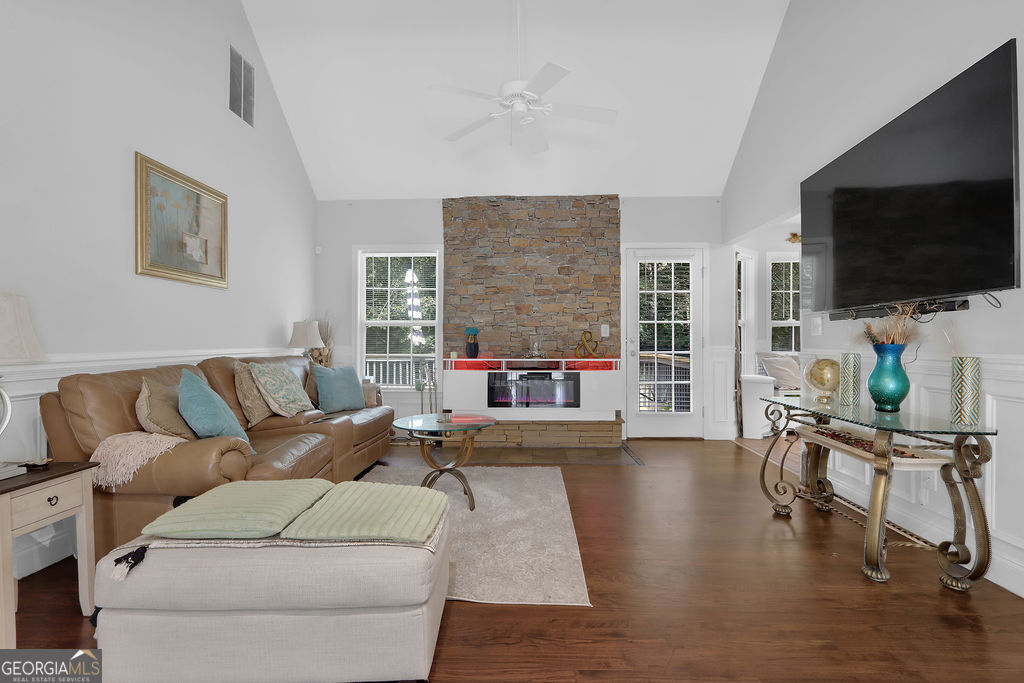 3140 Willow Park Drive Property Photo 2