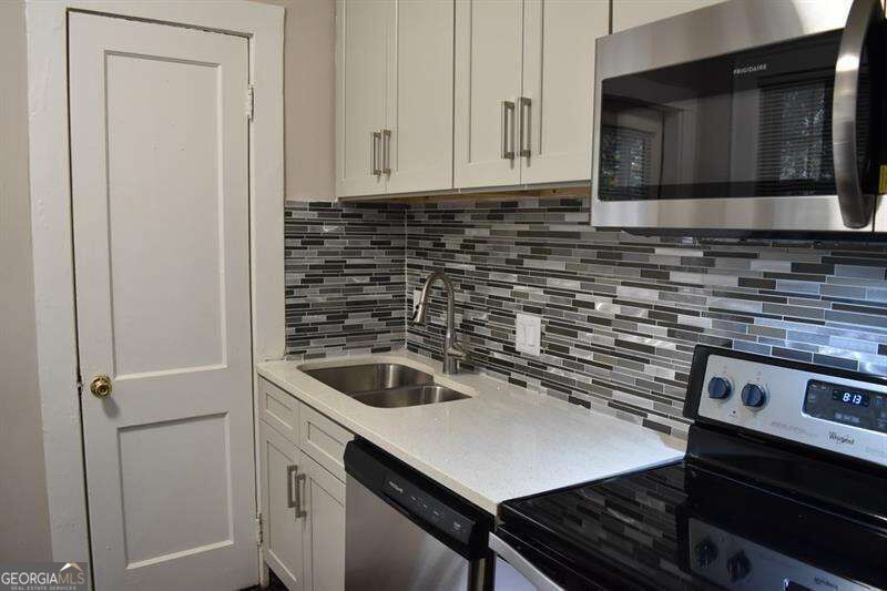 856 Ponce De Leon Avenue # 5a Property Photo 4