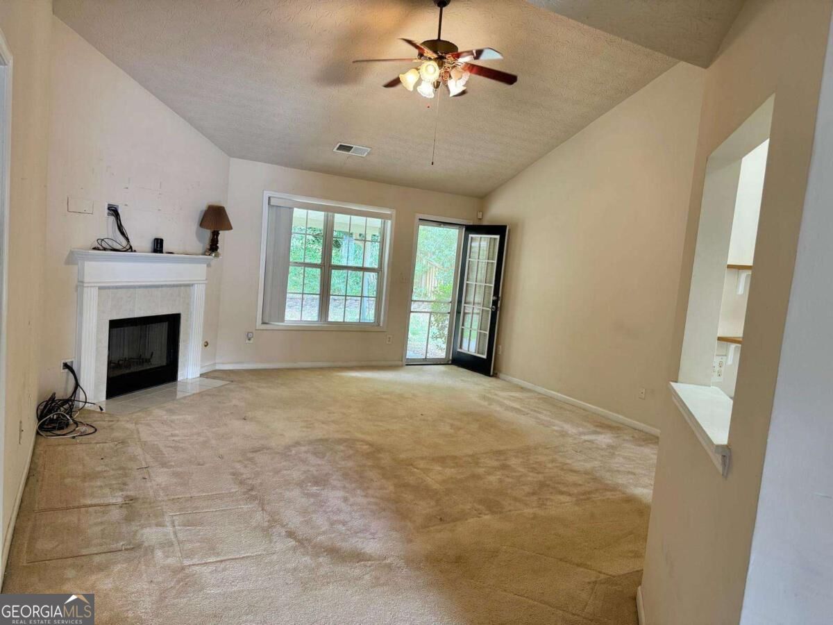 1431 Log Cabin Lane Property Photo 3