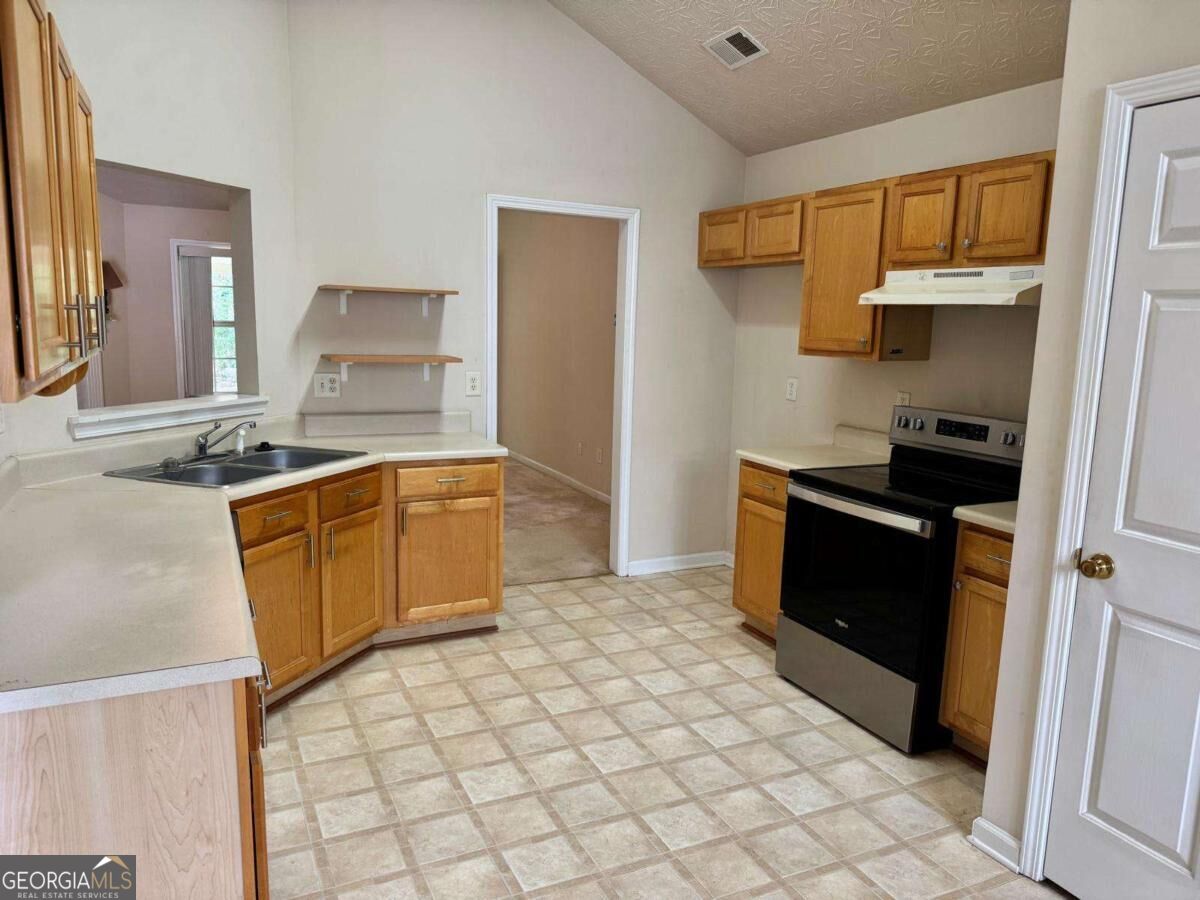1431 Log Cabin Lane Property Photo 4