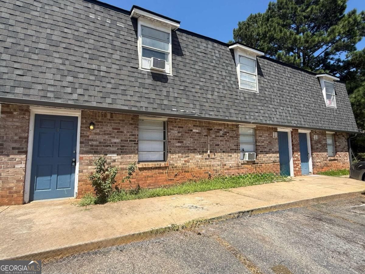 660 Jolly Avenue S Property Photo 1