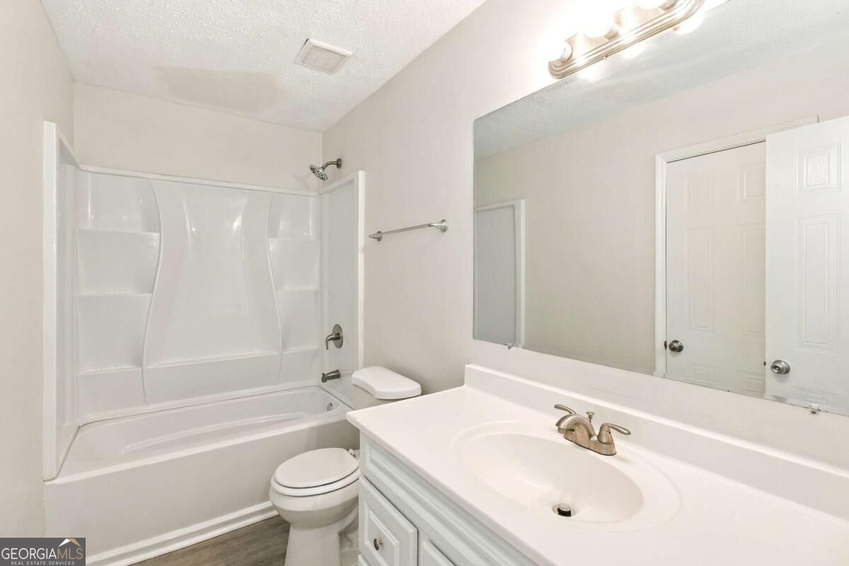 7980 Woodlake Drive Property Photo 13