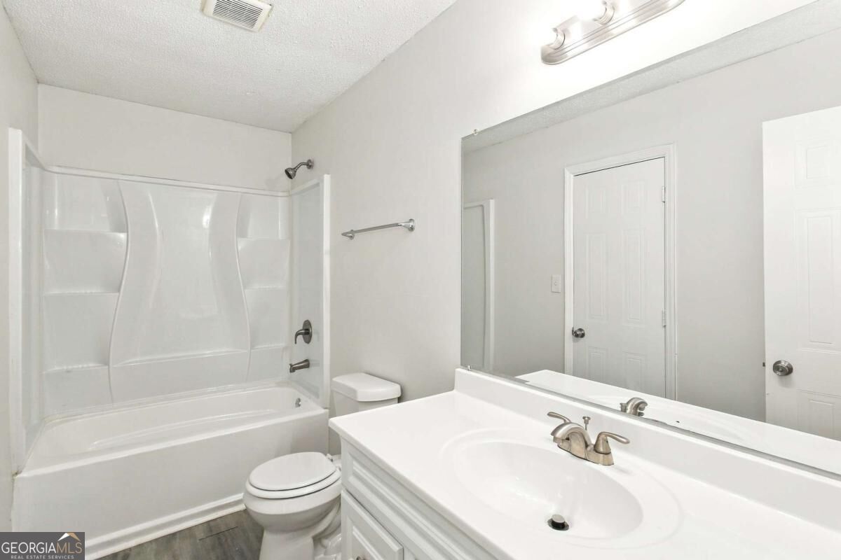 7980 Woodlake Drive Property Photo 14