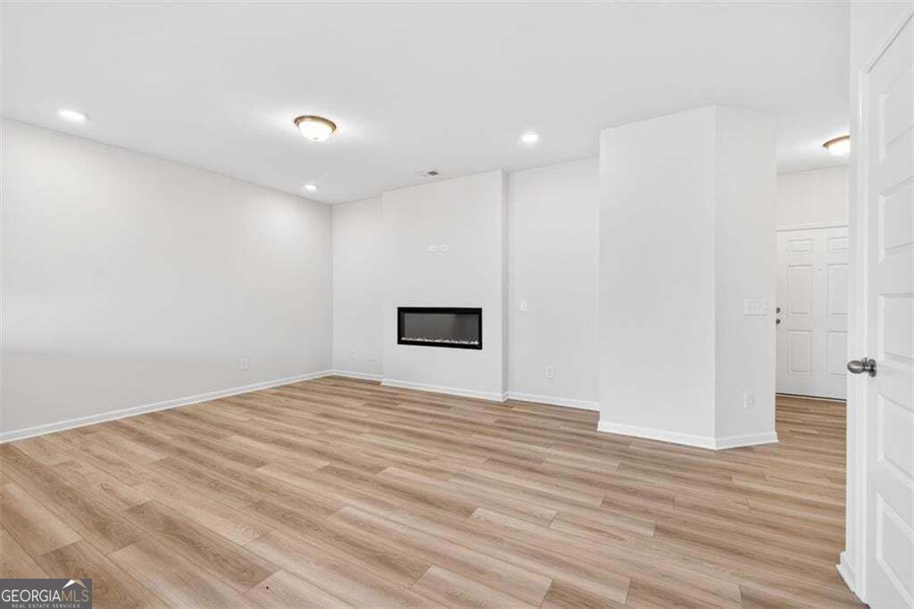 516 Brixton Drive # 83 Property Photo 3