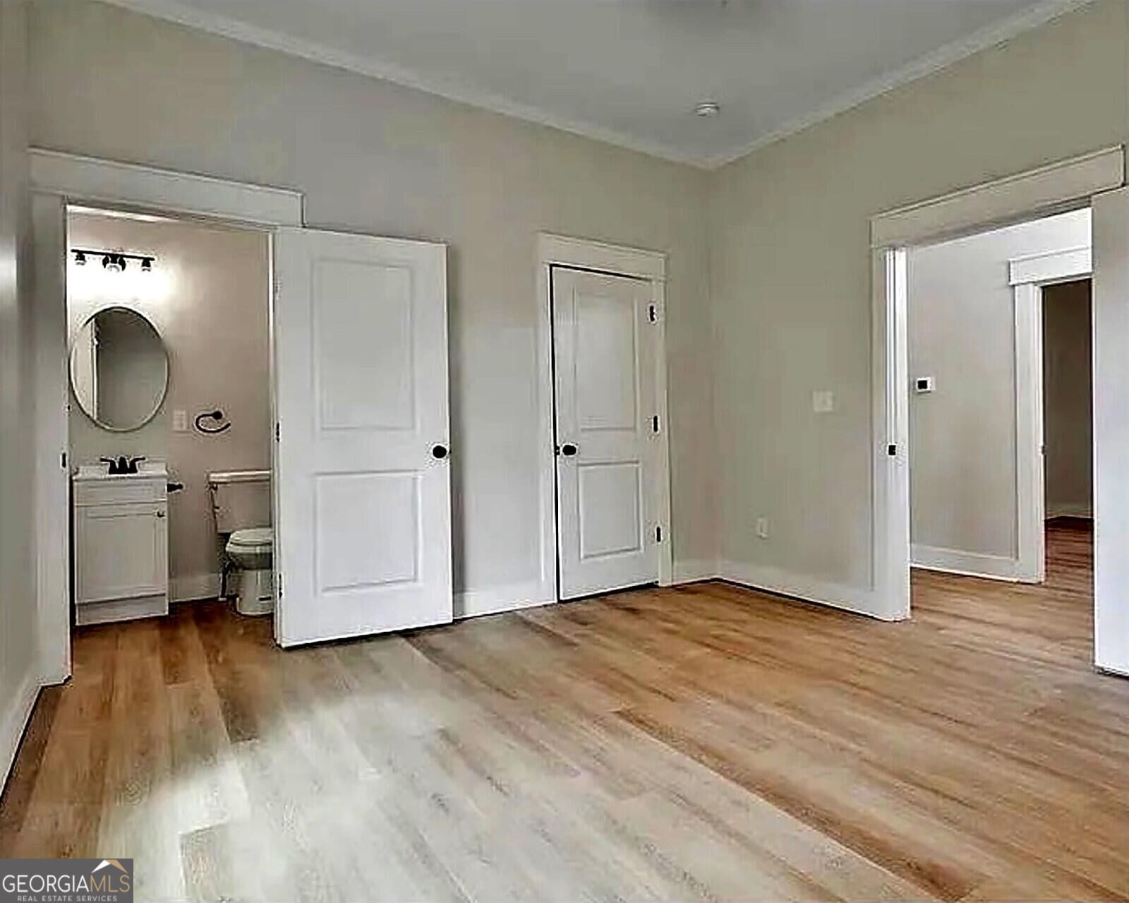 8 Long Street Property Photo 6