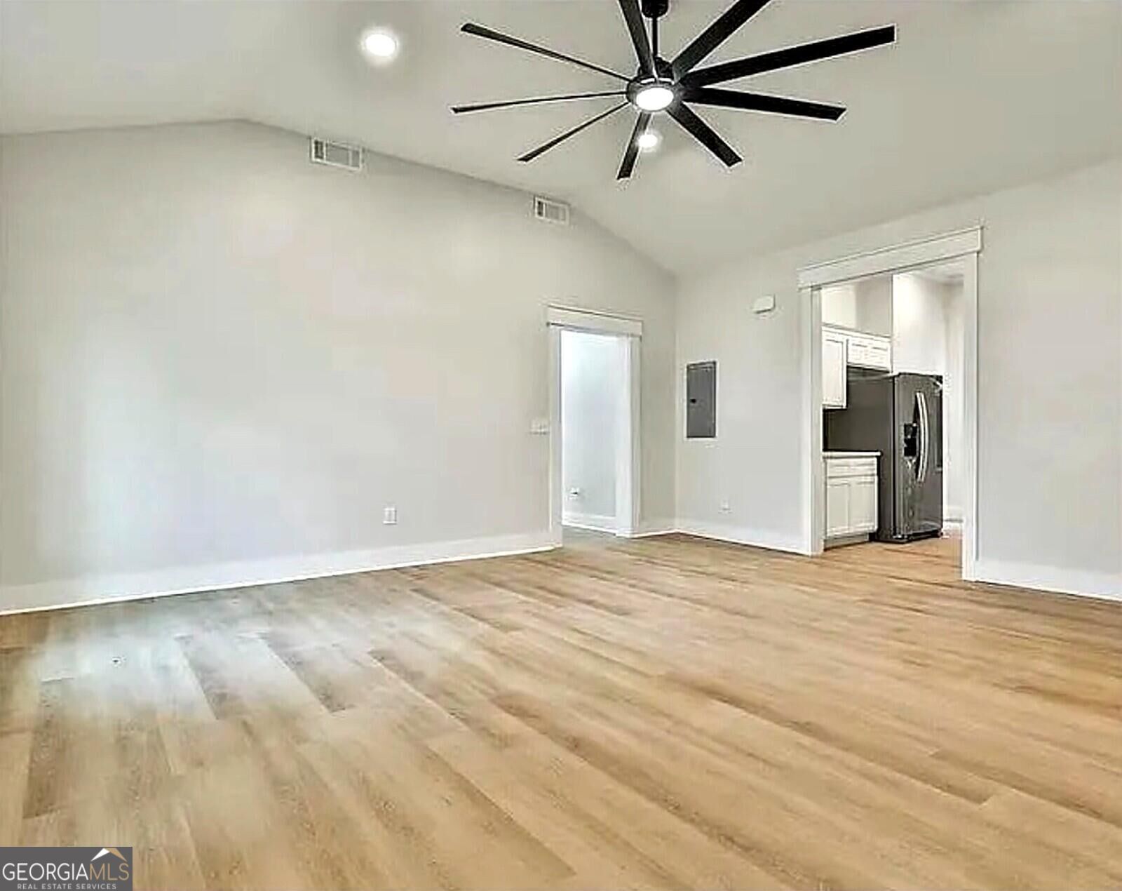 8 Long Street Property Photo 8