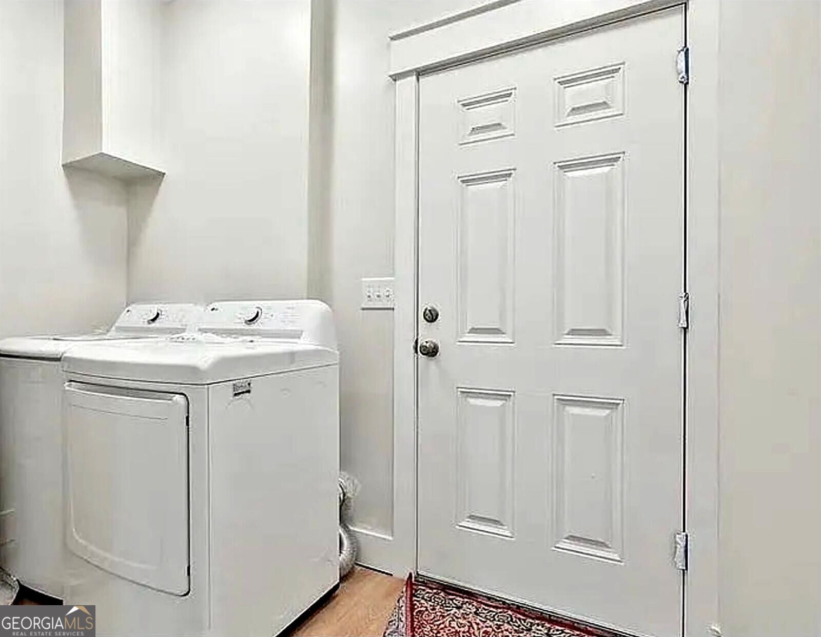 8 Long Street Property Photo 9