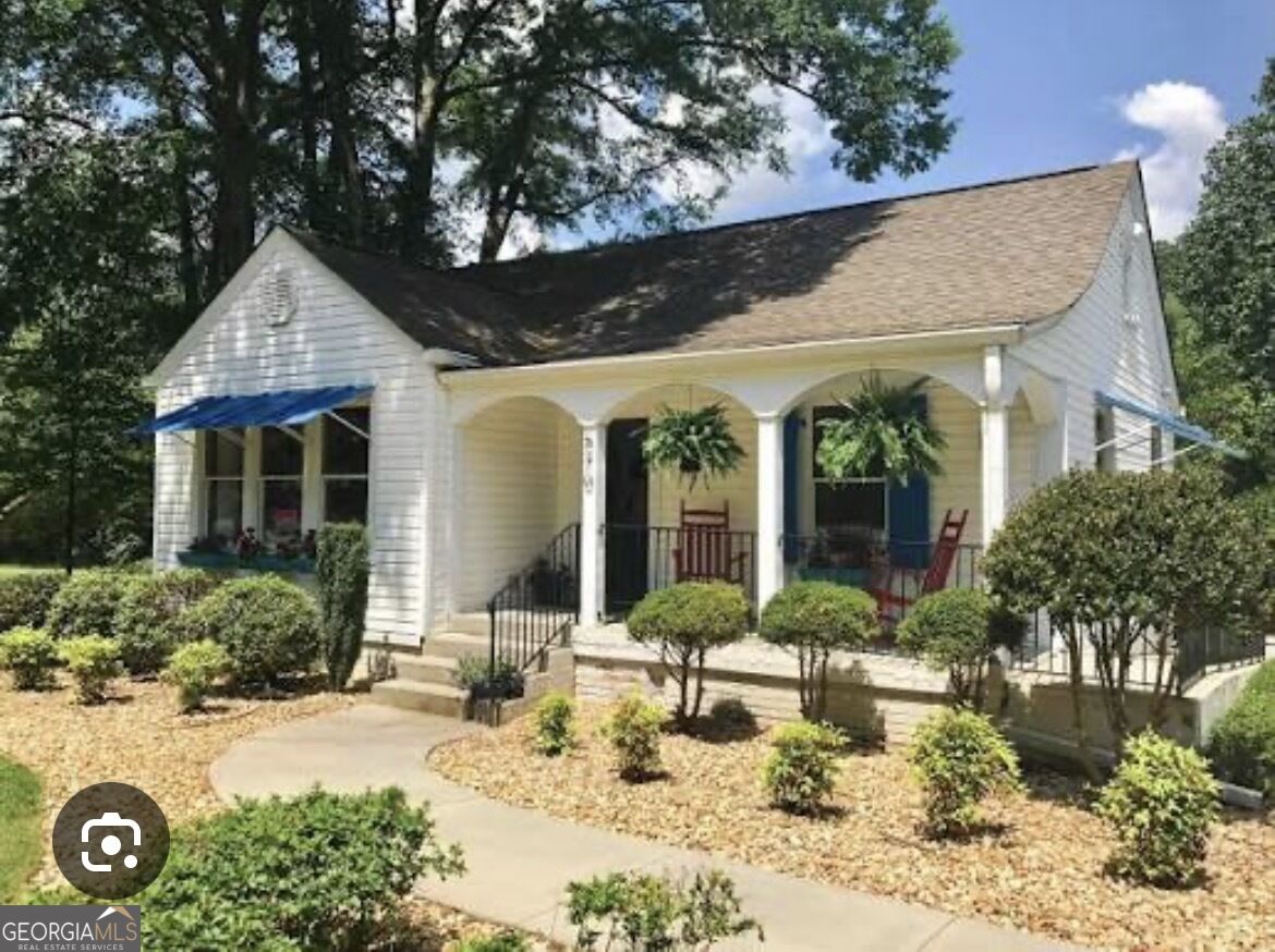 570 Lanier Avenue E Property Photo 1