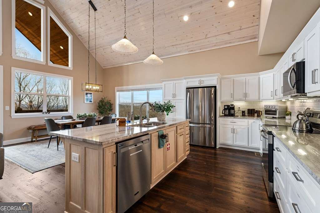 1016 Twisted Oak Road Property Photo 19