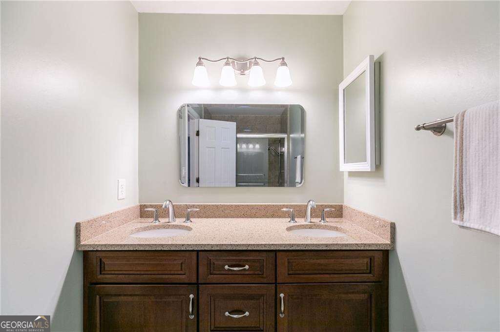 620 Oakstone Way Property Photo 21