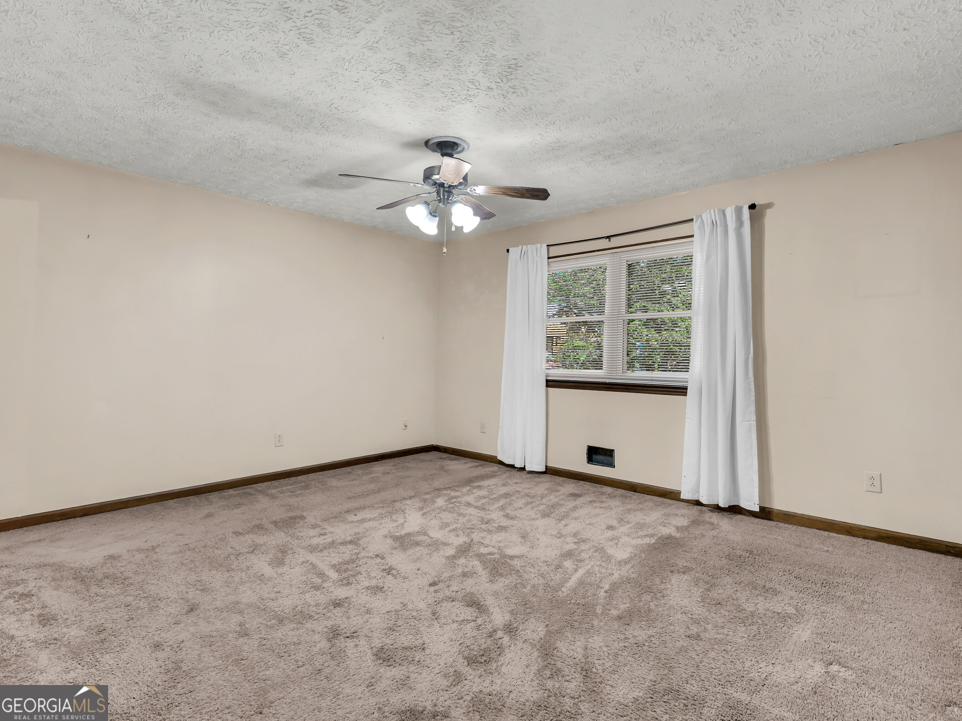 2735 Austin Lane Property Photo 12