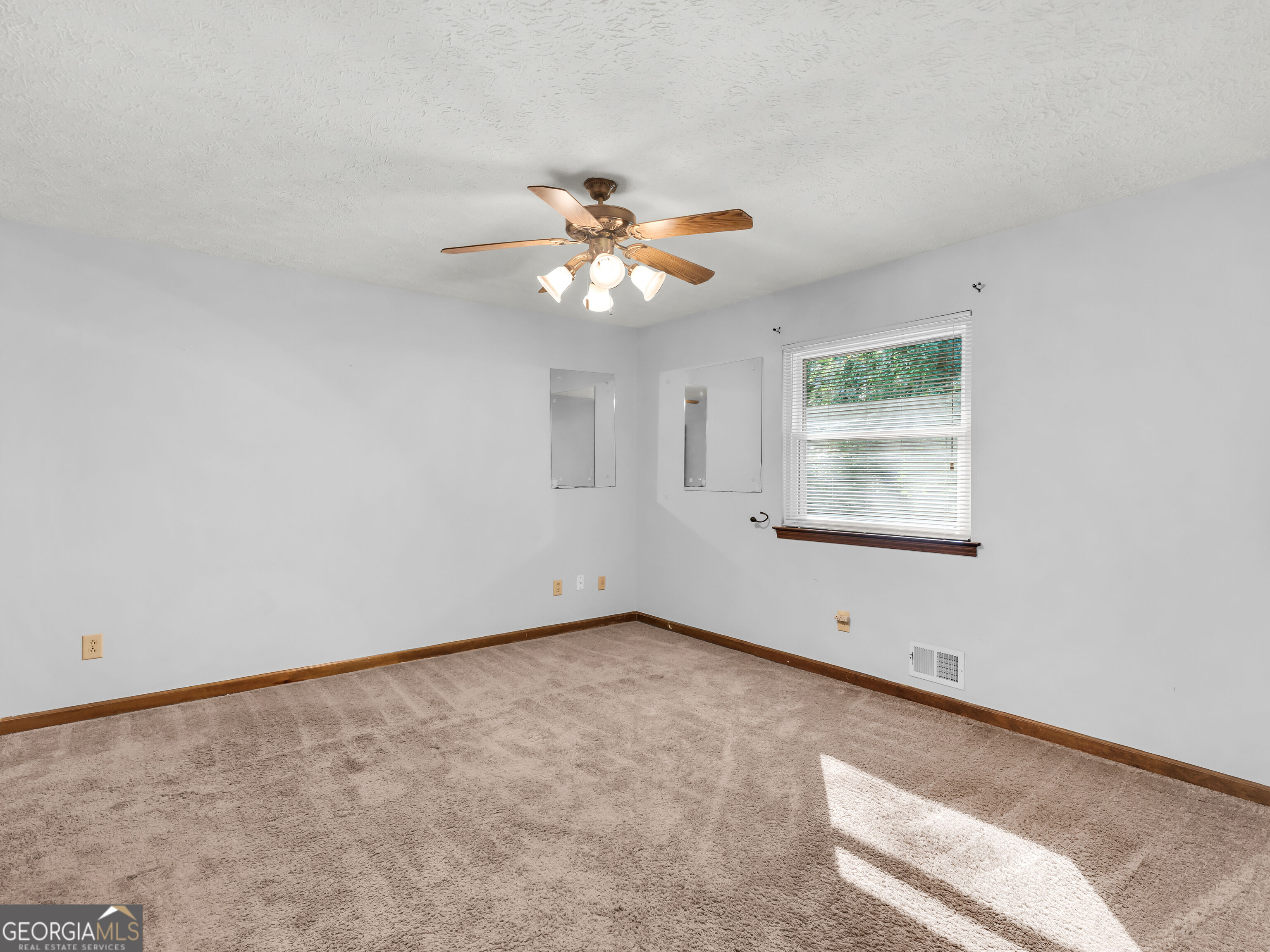 2735 Austin Lane Property Photo 16