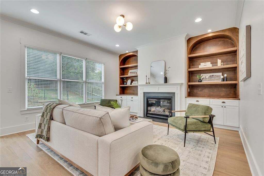 1536 Sylvester Circle Se Property Photo 3