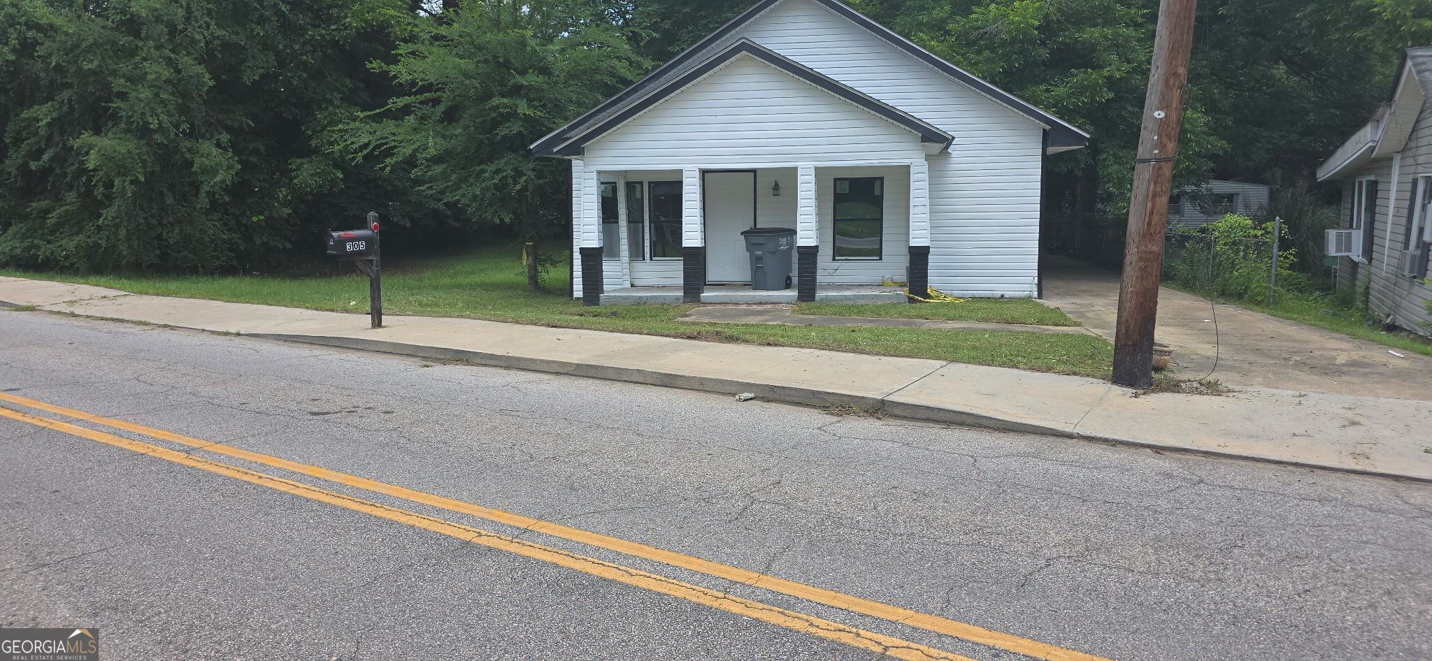 305 Colquitt Street Property Photo 1