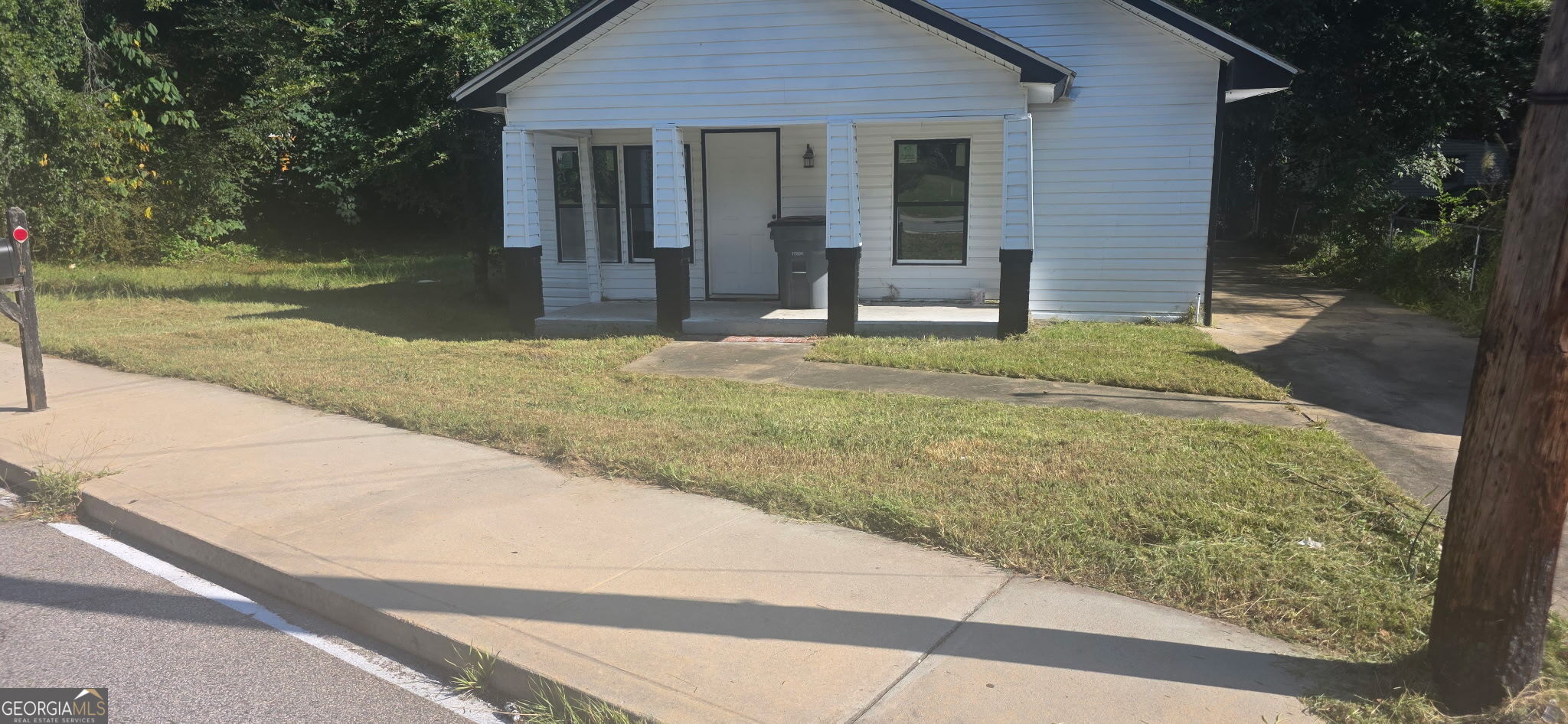 305 Colquitt Street Property Photo 3