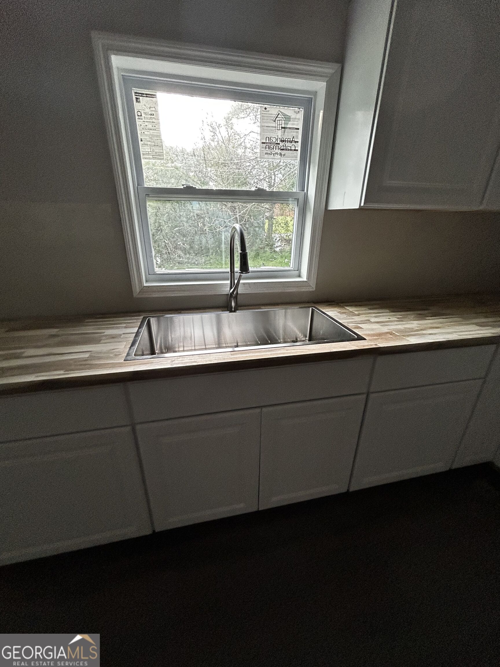 305 Colquitt Street Property Photo 6