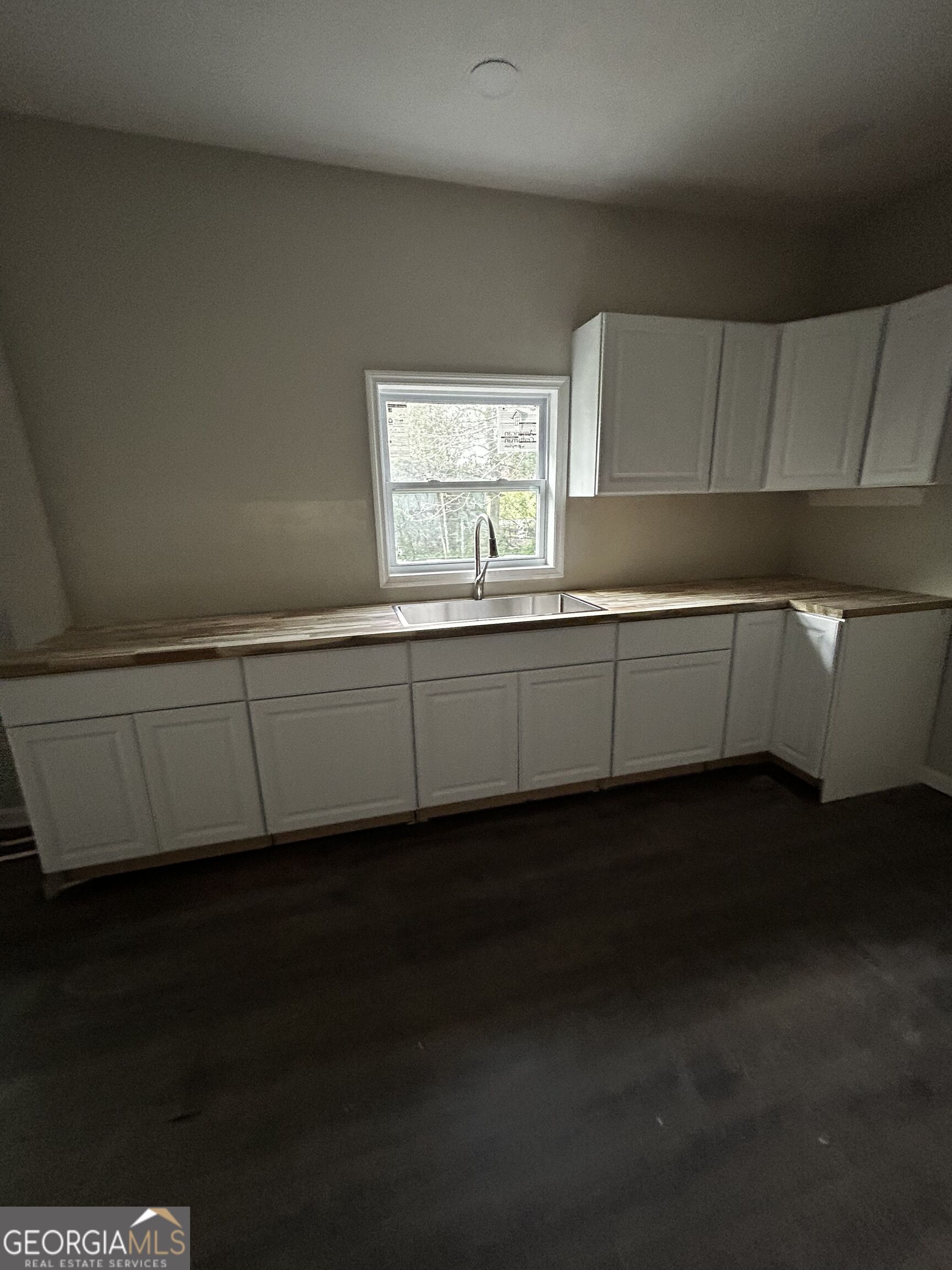 305 Colquitt Street Property Photo 7