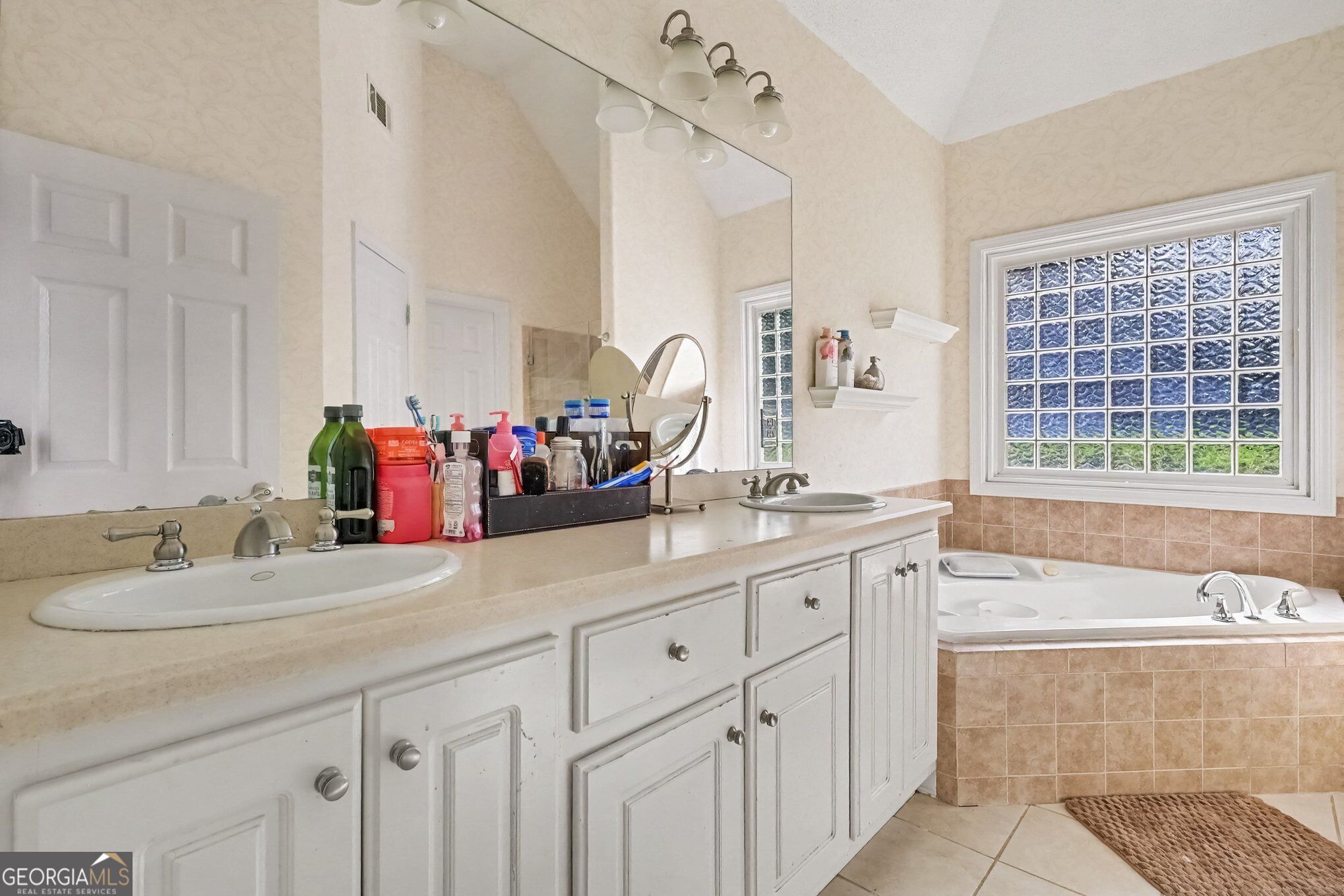 300 Glynnshire Court Property Photo 16