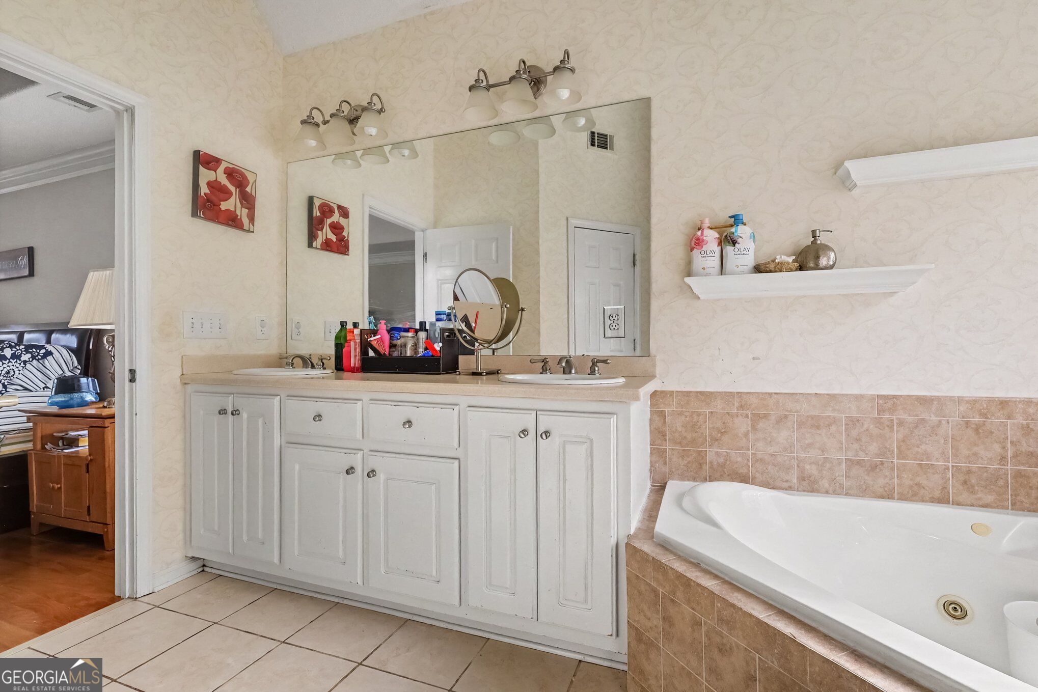300 Glynnshire Court Property Photo 17
