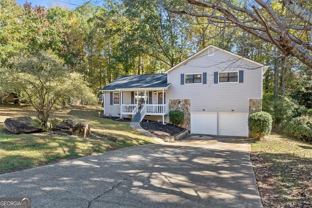 4041 Woodbridge Court Property Photo 4