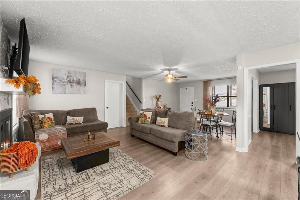 4041 Woodbridge Court Property Photo 8