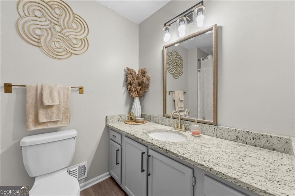 4041 Woodbridge Court Property Photo 13