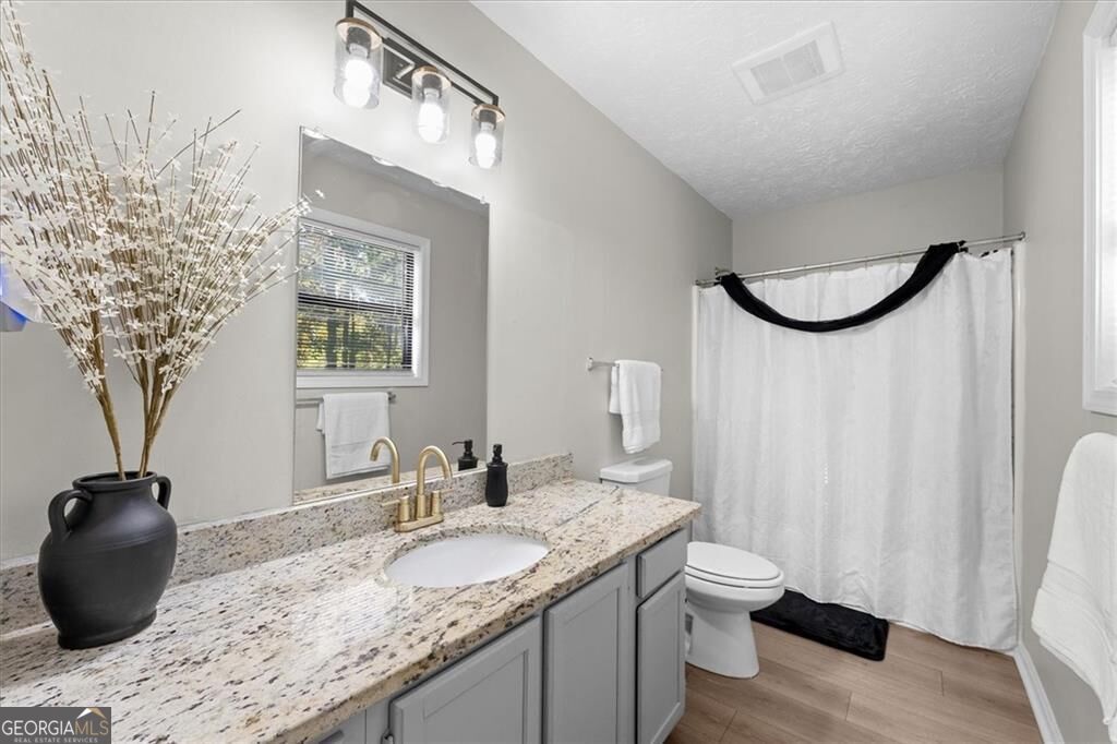 4041 Woodbridge Court Property Photo 15