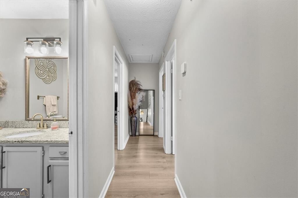 4041 Woodbridge Court Property Photo 18